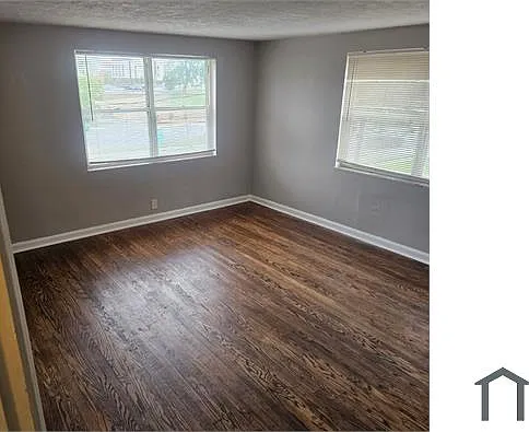 2 bed, 1000 sqft, $1,300 — Photo 3