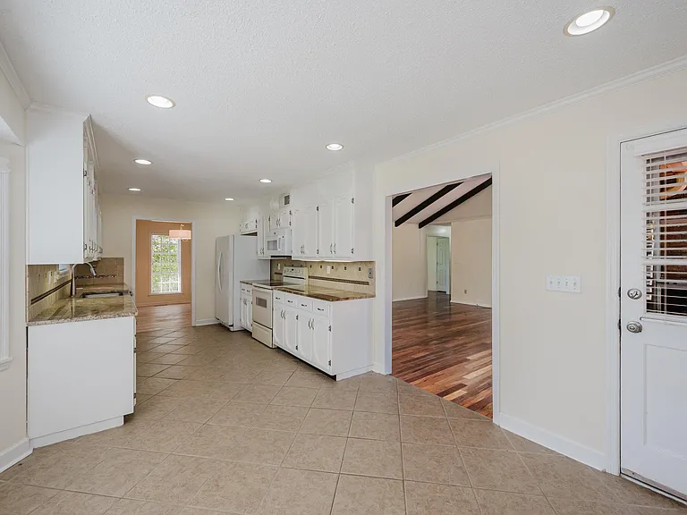 1828 Jacobs Ln — Photo 17