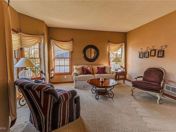 4th image of 1086 Greenwood Ct