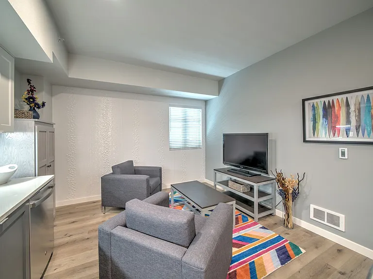 Den — Photo 30