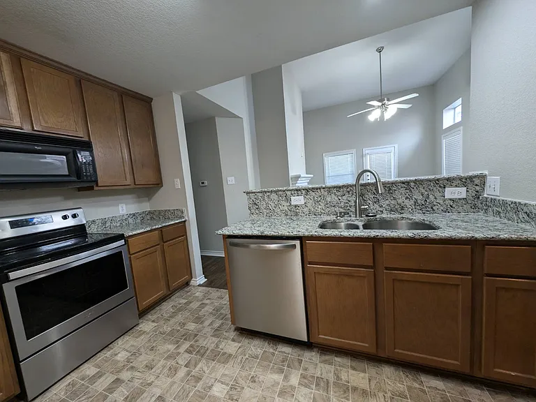 8915 Wild Rose Ln — Photo 8