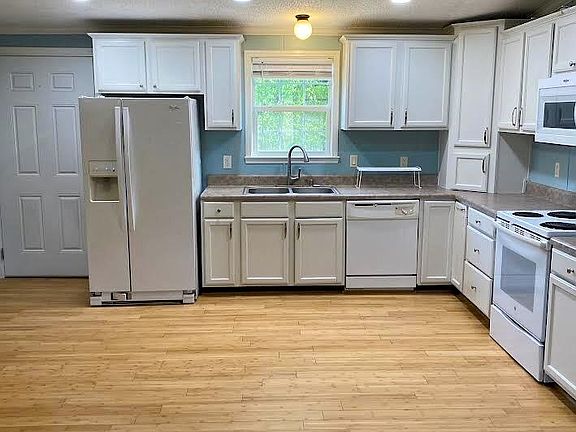 3rd image of 581 Neal Davis Rd