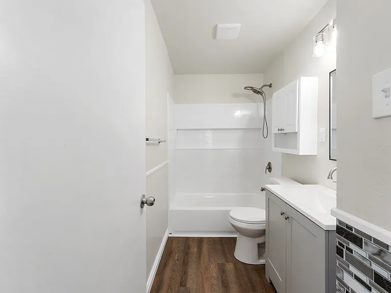 1330 Beverly Rd — Photo 15