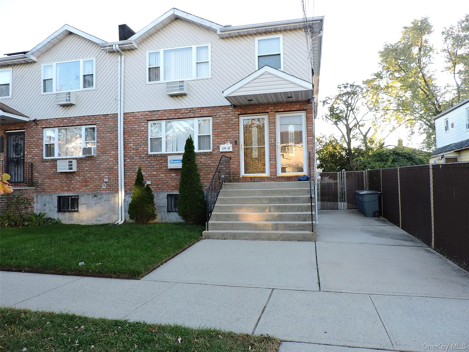 3 bed, 2.0 bath, 1300 sqft, $3,700 — Photo 1