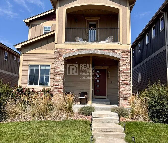 914 Antrim Loop — Photo 1