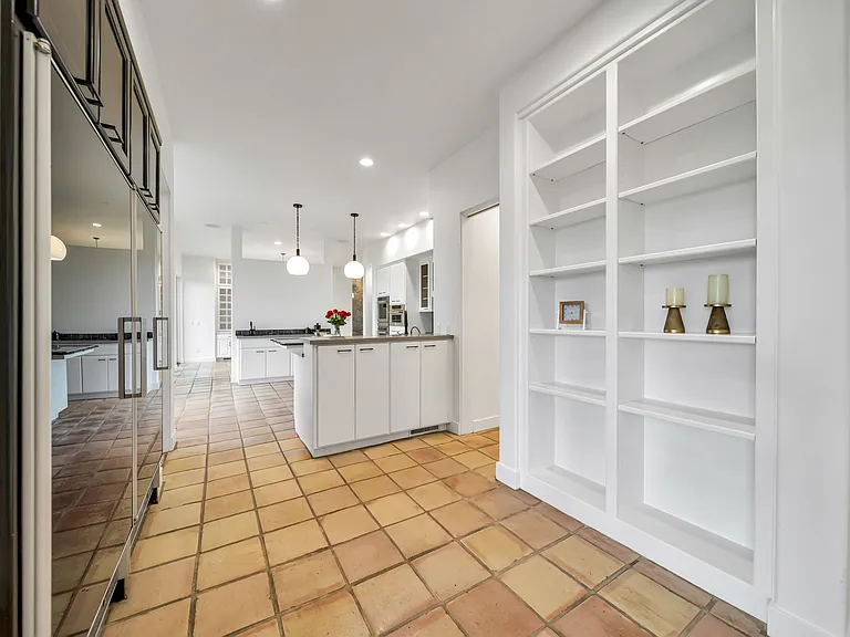 1041 Las Amigas Rd — Photo 9