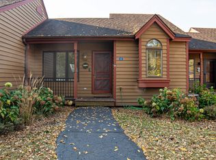 18 Oak Glen Dr, Galena, IL 61036