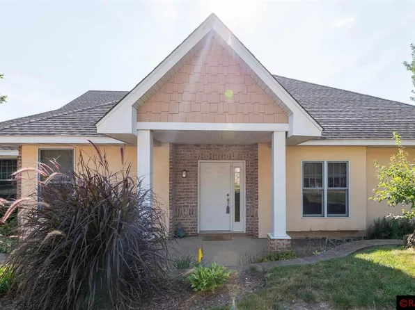 18 Snowbird Trl, North Mankato, MN 56003