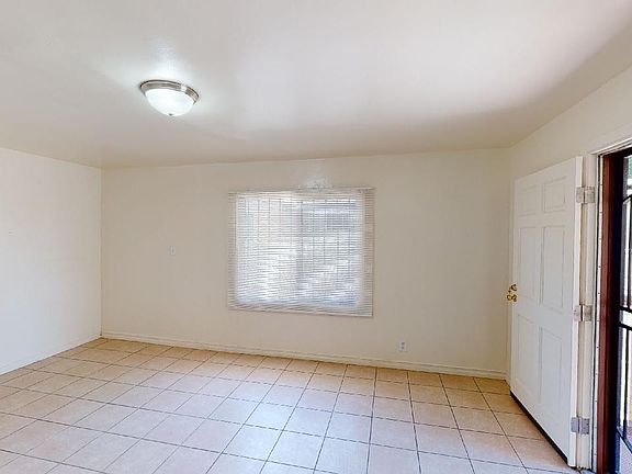 5th image of 939 E 111th Dr