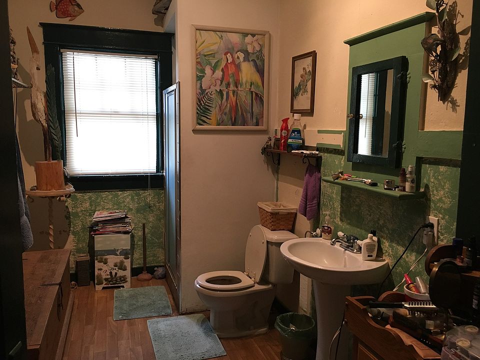 2nd image of 313 W Oak St