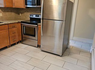 115 W Thirteen Mile Rd #121, Royal Oak, MI 48073