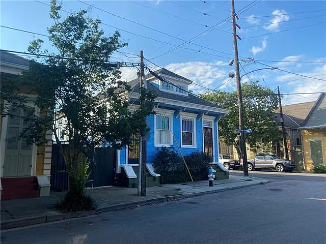 1433 Dauphine St — Photo 18