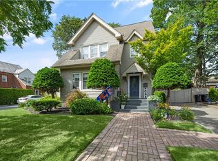 99 Rider Ave, Malverne, NY 11565