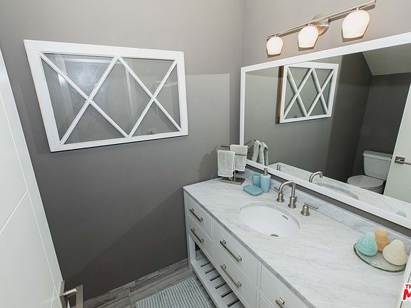 5th image of 13108 Moorpark St APT 3