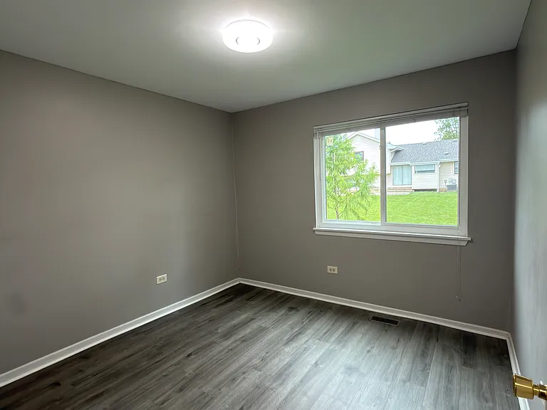 110 Manchester Ct #110 — Photo 5