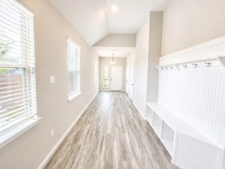 10443 Port Huron Ln — Photo 4
