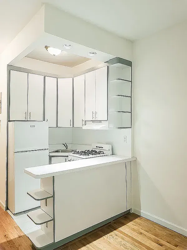 226 East 74th Street — Photo 3