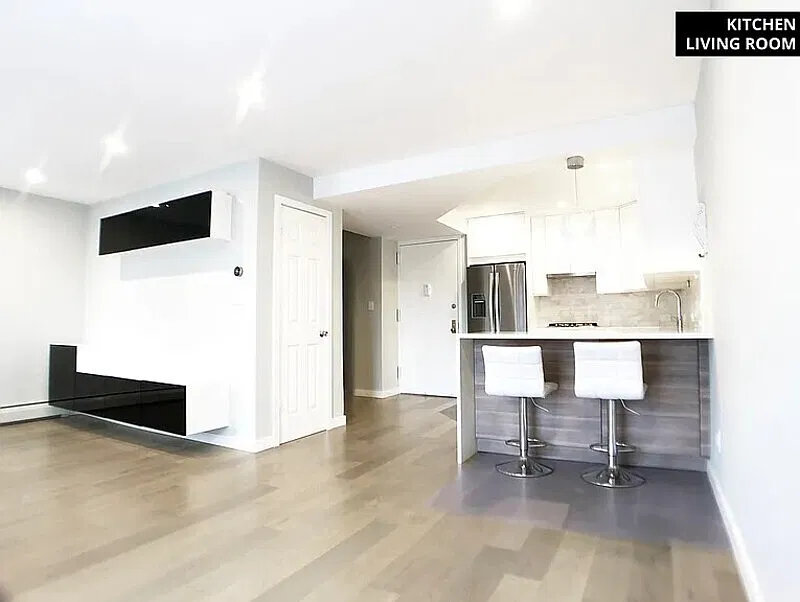 2 bed, 2.0 bath, 966 sqft, $2,010 — Photo 4