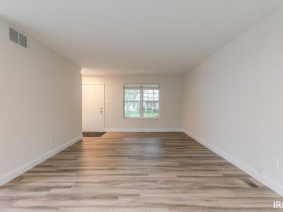 5th image of 2214 S Sweetbriar Dr