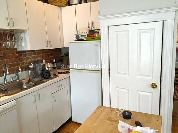 Kitchen with dishwasher