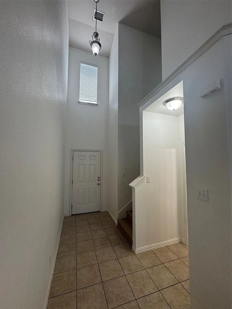 Entry - 8745 Manhattan Ave