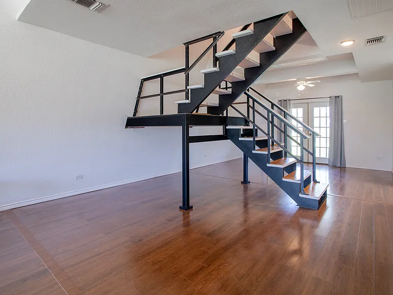 108 Russell Rd — Photo 21