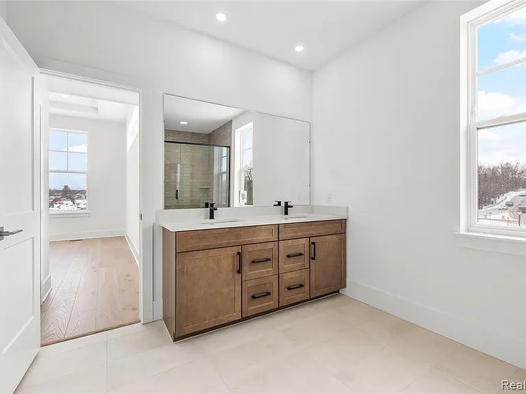 416 S Center St — Photo 15