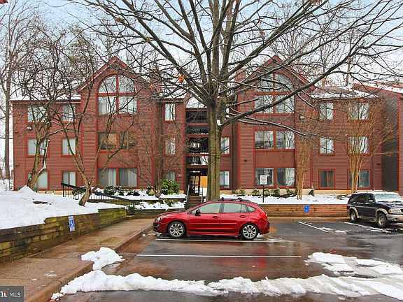 2nd image of 2802 Lee Oaks Pl APT 303