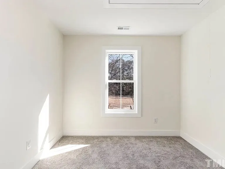 1420 Maplewood Dr #B — Photo 6