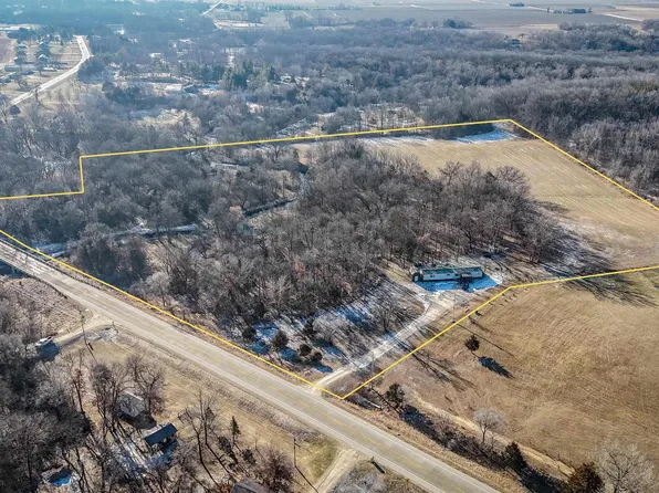 2327 Jefferson Rd, Manchester, IA 52057