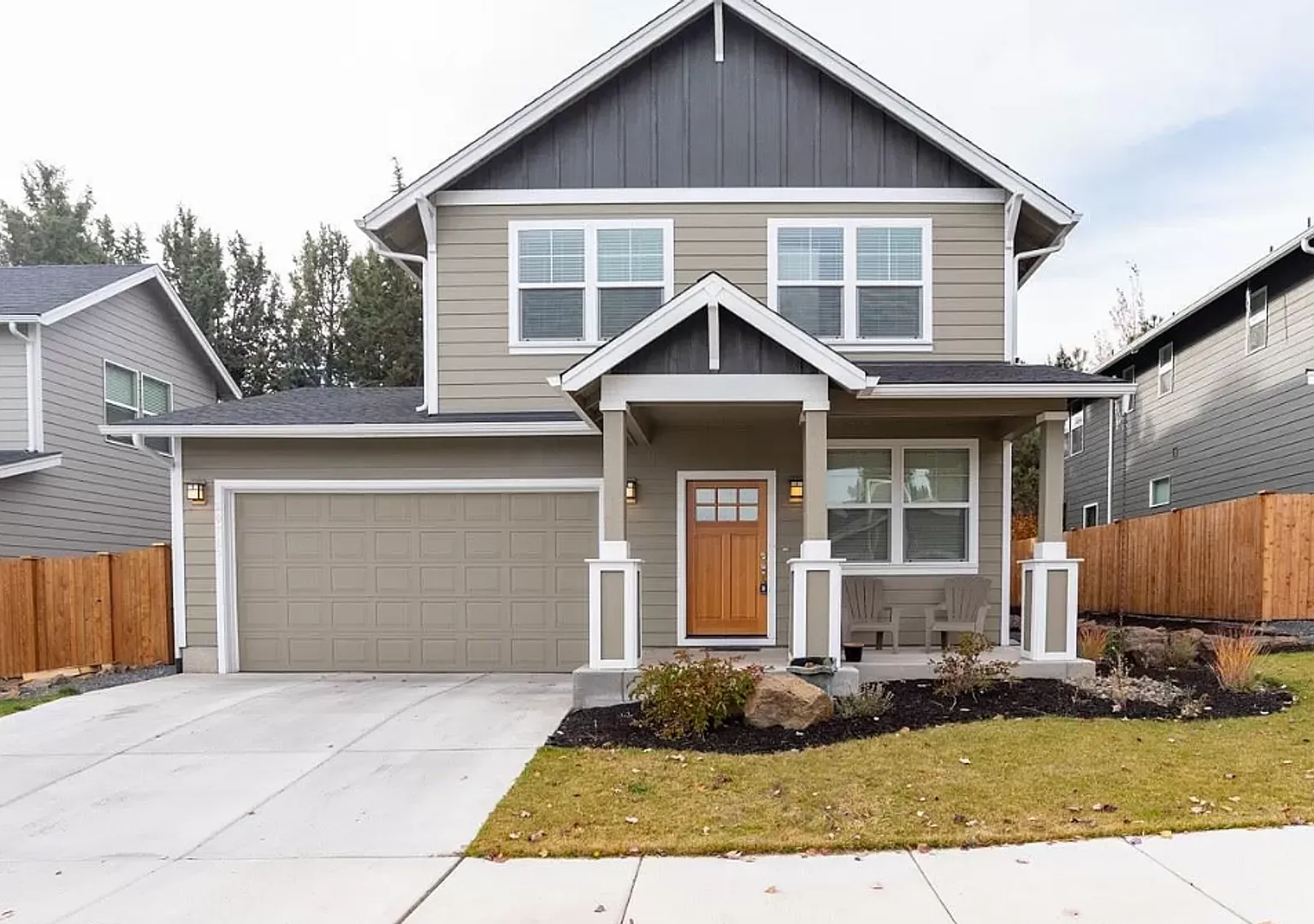 Great 3 Bed/2.5 Bath Home on Quiet Street - Shea Court — Photo 1