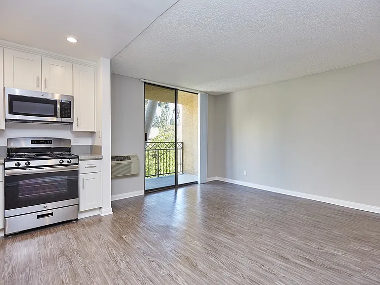 Ariel Court Apts — Photo 16