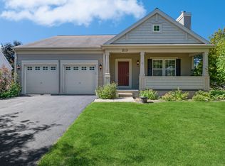 213 W Savoy Dr, Round Lake, IL 60073