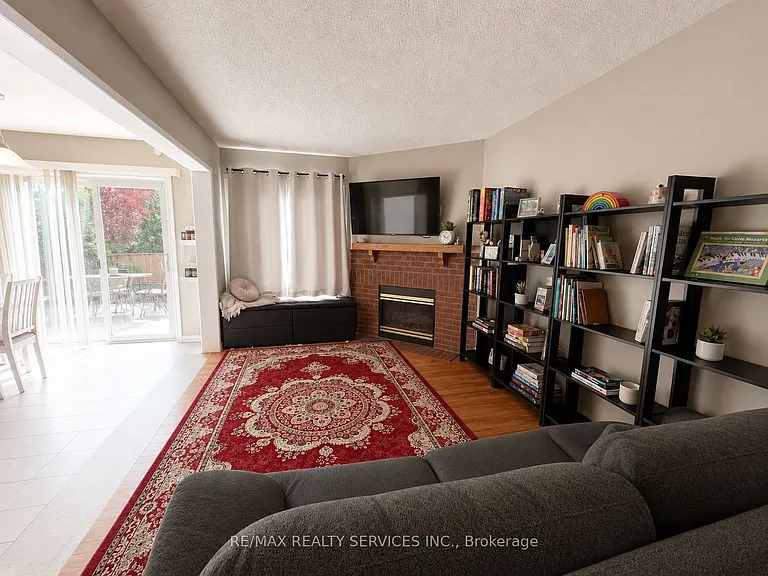 6897 Bansbridge Cres — Photo 4
