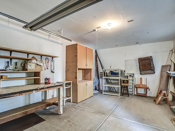 3rd image of 6617 E Des Moines St