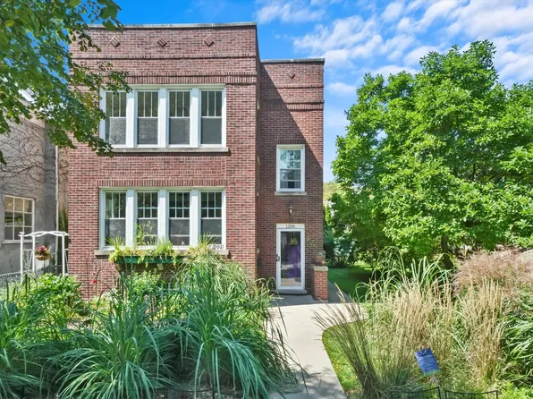 1206 Dewey Ave, Evanston, IL 60202