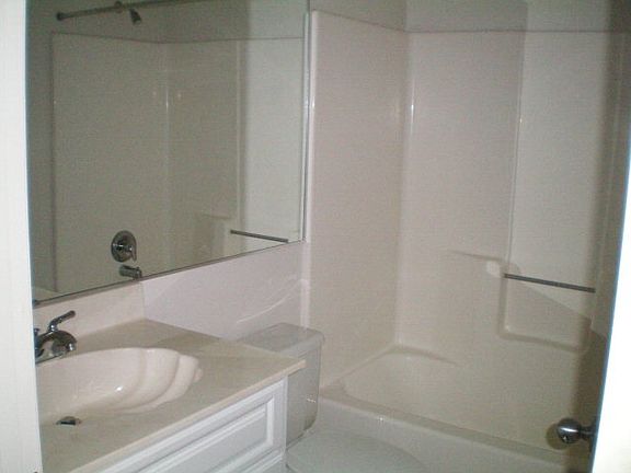 5th image of 904 E Island Square Dr #904
