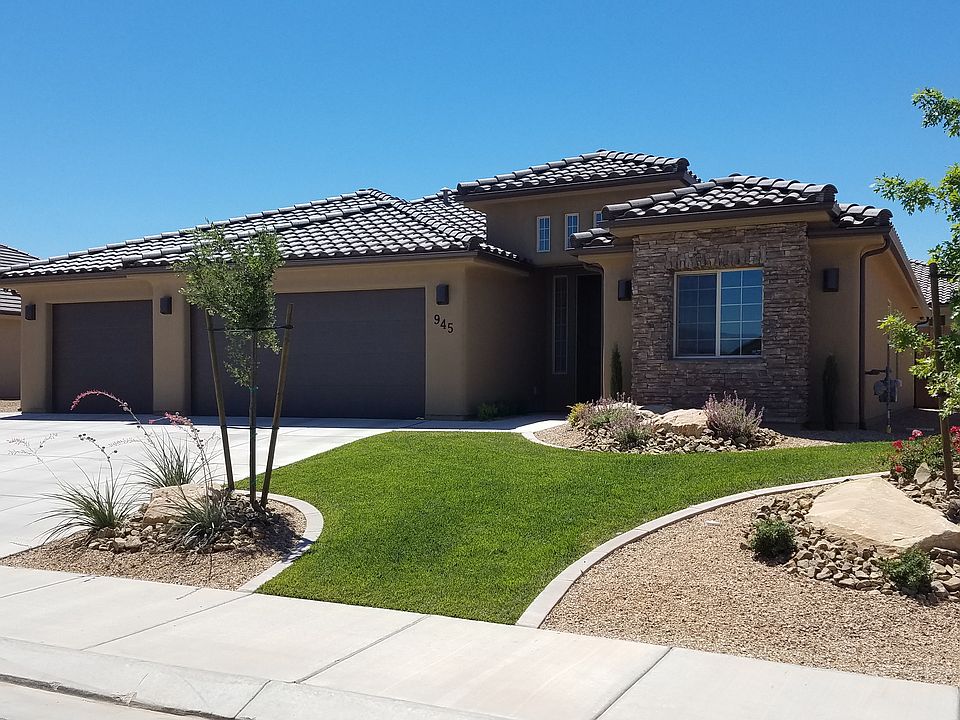New house w/ 3 car garage