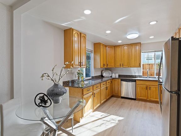 3rd image of 383 N Sunnyvale Ave