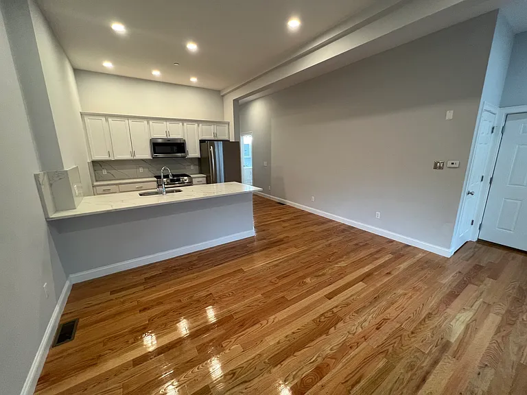 126 Cross St #2L — Photo 4
