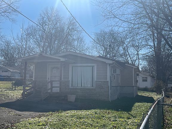 2nd image of 652 1/2 Hickory Ln