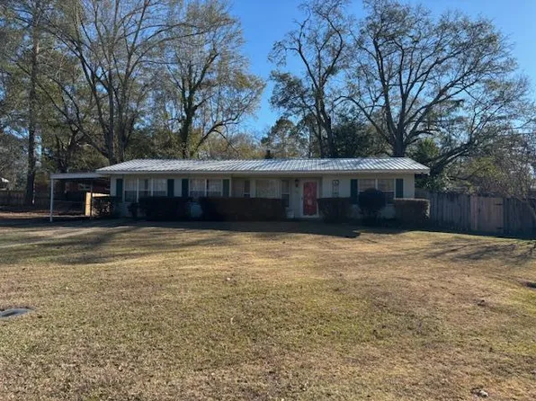 1111 Agutha Dr, Dothan, AL 36301