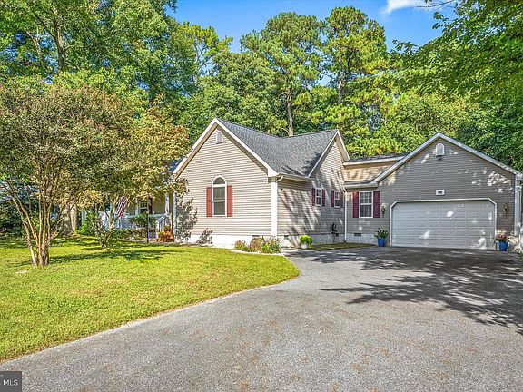 5th image of 302 Steamboat Ln
