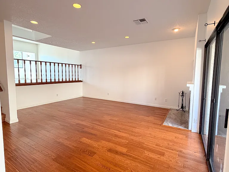 18242 Burbank Blvd #8 — Photo 15