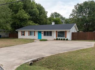 208 NW K St, Bentonville, AR 72712
