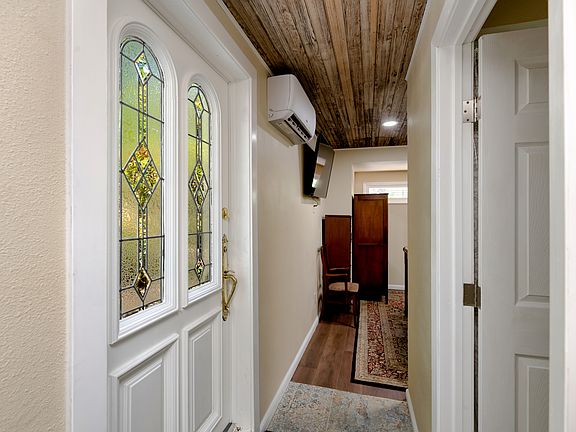 3rd image of 801 W Oak St #801.5