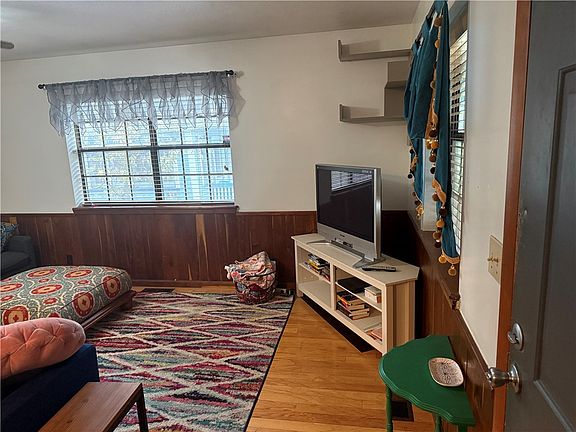 5th image of 8 Linwood Ave