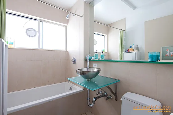 Sold by aptsandlofts.com | media 9