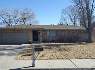 1604 N Glenellen Dr, Garden City, KS 67846