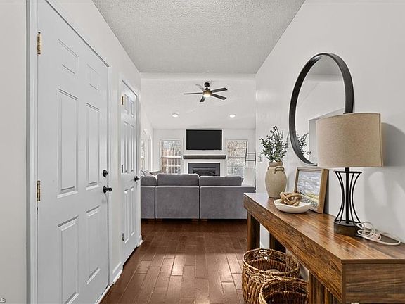 4th image of 295 Calinda Dr